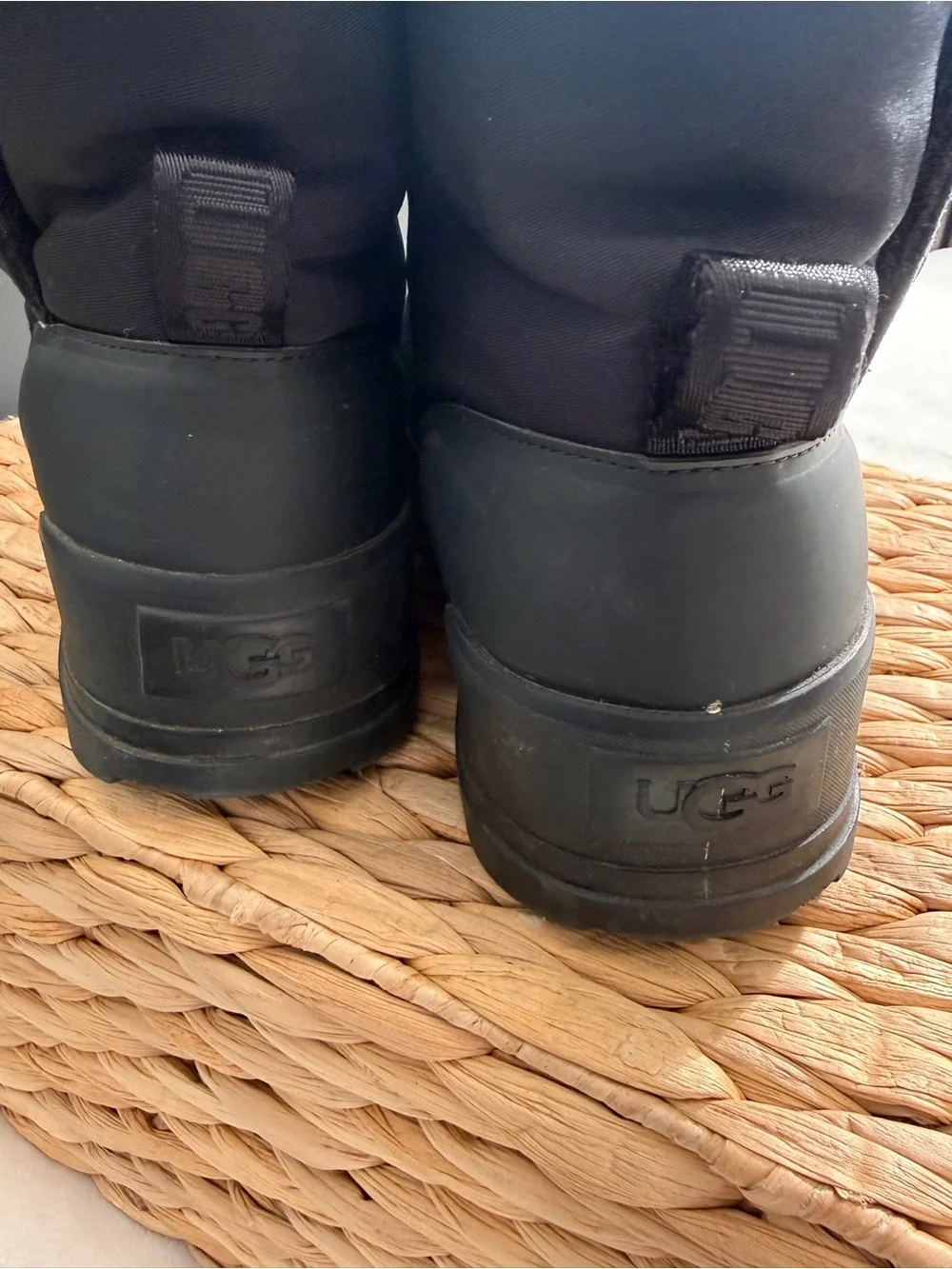 UGG Classic Klamath Mini Waterproof Puffer Suede Black Boots Size 10